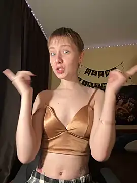 Snapshot of Crayzy_Luv chatting on 02/28/25, 06:31 Crayzy Luv online show from 02/28/25, 06:31