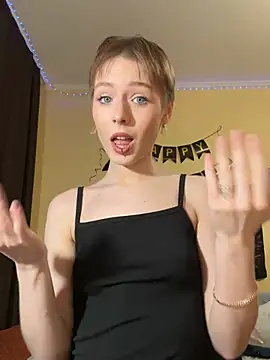 Snapshot of Crayzy_Luv chatting on 03/09/25, 07:26 Crayzy Luv online show from 03/09/25, 07:26