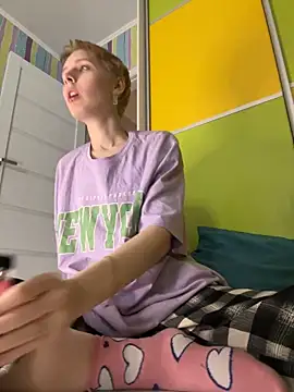 Snapshot of Crayzy_Luv chatting on 03/19/25, 09:48 Crayzy Luv online show from 03/19/25, 09:48