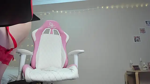 Snapshot of teencute chatting on 02/19/25, 05:27 teencute online show from 02/19/25, 05:27