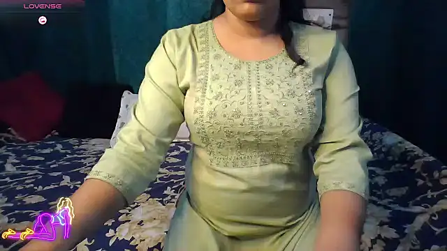 Snapshot of Trezza chatting on 12/03/24, 04:06 Trezza online show from 12/03/24, 04:06