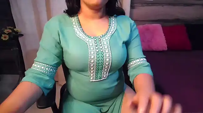 Snapshot of Trezza chatting on 12/06/24, 07:12 Trezza online show from 12/06/24, 07:12