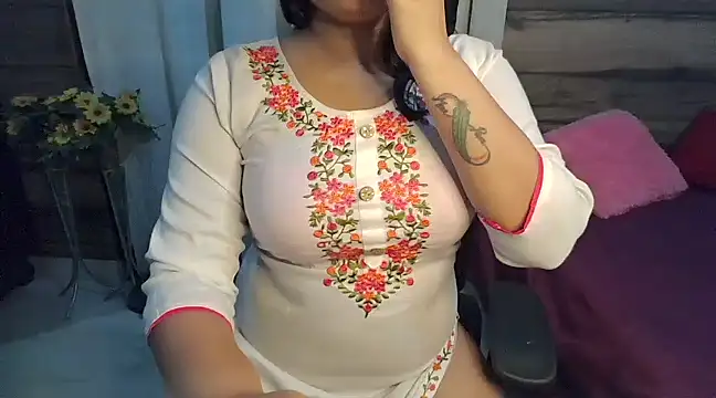 Snapshot of Trezza chatting on 12/20/24, 07:28 Trezza online show from 12/20/24, 07:28