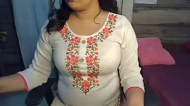 Snapshot of Trezza chatting on 12/26/24, 05:30 Trezza online show from 12/26/24, 05:30