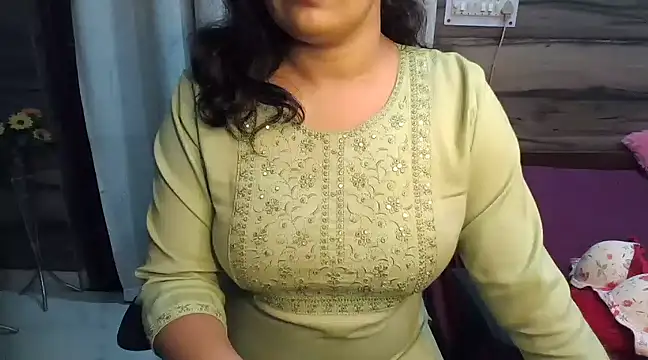 Snapshot of Trezza chatting on 01/12/25, 01:05 Trezza online show from 01/12/25, 01:05