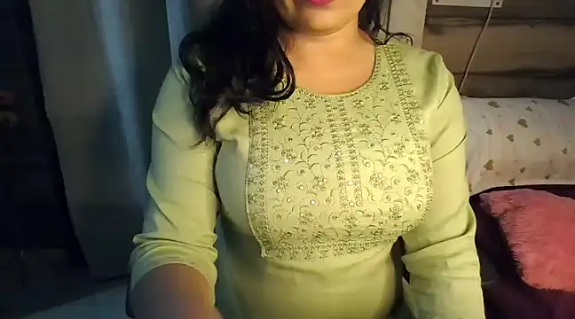 Snapshot of Trezza chatting on 01/26/25, 05:56 Trezza online show from 01/26/25, 05:56