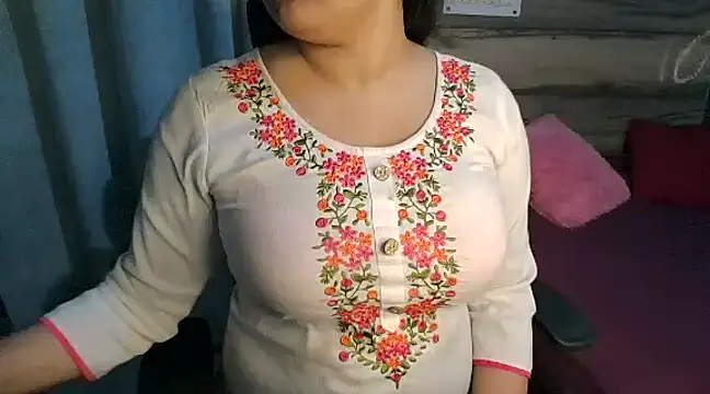 Snapshot of Trezza chatting on 02/02/25, 10:13 Trezza online show from 02/02/25, 10:13