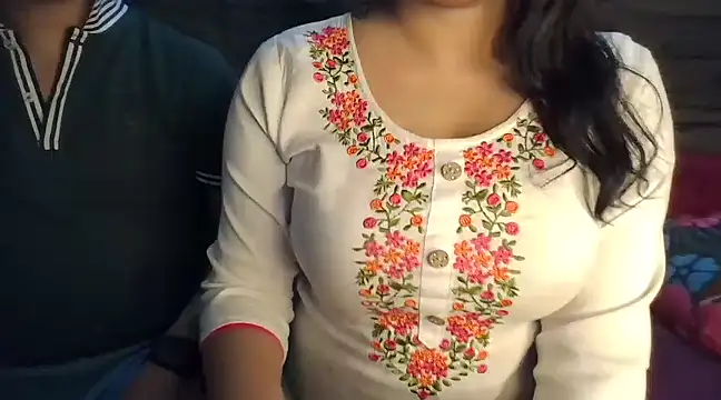 Snapshot of Trezza chatting on 02/13/25, 08:13 Trezza online show from 02/13/25, 08:13