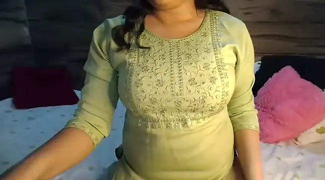 Snapshot of Trezza chatting on 03/12/25, 08:10 Trezza online show from 03/12/25, 08:10