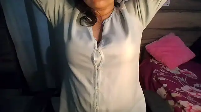 Snapshot of Trezza chatting on 03/15/25, 02:24 Trezza online show from 03/15/25, 02:24