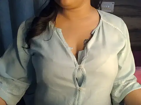 Snapshot of Trezza chatting on 03/23/25, 01:53 Trezza online show from 03/23/25, 01:53