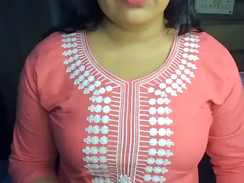 Snapshot of Trezza chatting on 10/21/25, 11:05 Trezza online show from 10/21/25, 11:05