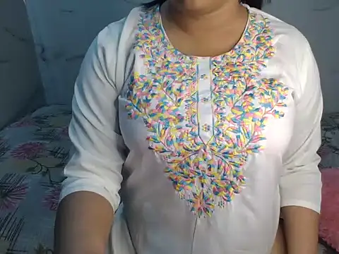 Snapshot of Trezza chatting on 04/17/26, 08:34 Trezza online show from 04/17/26, 08:34