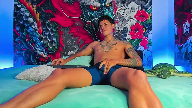 Maxi Gray online show from 10/24/25, 08:33