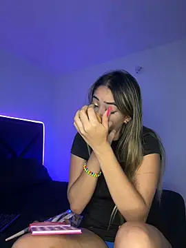 Snapshot of ScarlettAndClark chatting on 02/12/25, 04:33 ScarlettAndClark online show from 02/12/25, 04:33