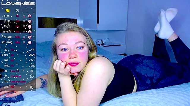 kitti kaattt online show from 12/04/24, 12:14