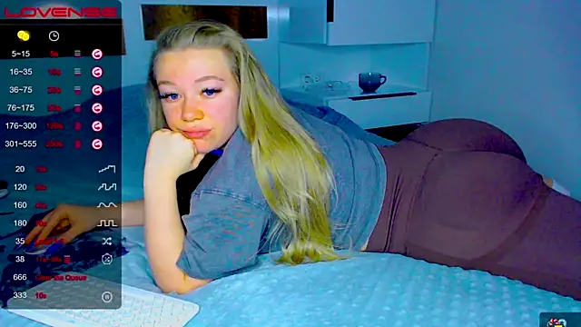 kitti kaattt online show from 10/19/25, 03:29