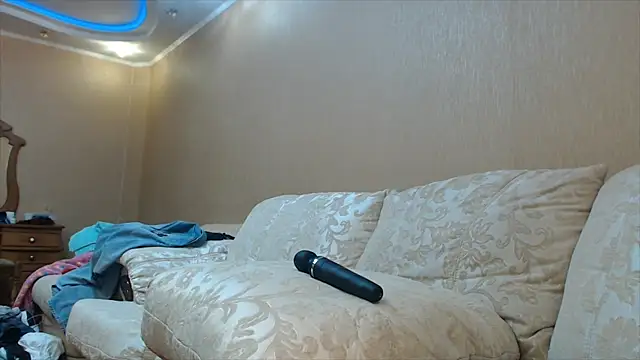 Kunimitsuu  online show from 02/06/25, 08:13