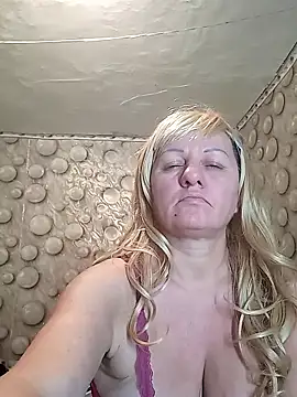 Snapshot of FameLara chatting on 01/14/26, 12:22 FameLara online show from 01/14/26, 12:22