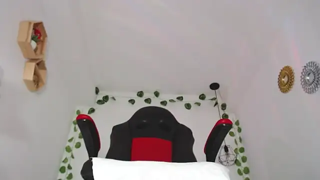 Ashly Roberths online show from 03/18/25, 09:10