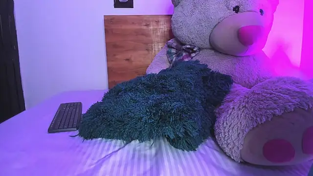 Snapshot of Adib_ali chatting on 09/26/25, 06:45 Adib ali online show from 09/26/25, 06:45