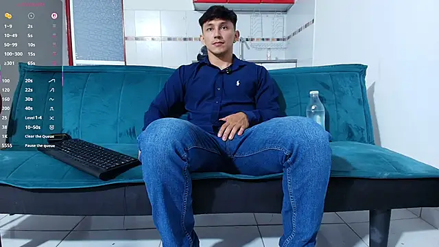Snapshot of jacques_cardiet chatting on 06/18/26, 04:33 jacques cardiet online show from 06/18/26, 04:33