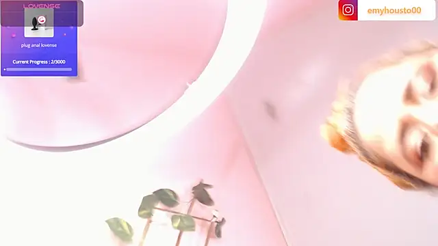 Snapshot of emyhouston00 chatting on 03/12/25, 03:46 emyhouston00 online show from 03/12/25, 03:46