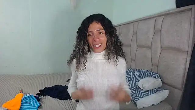 Snapshot of Nadia_Monroe chatting on 12/28/24, 11:37 Nadia Monroe online show from 12/28/24, 11:37