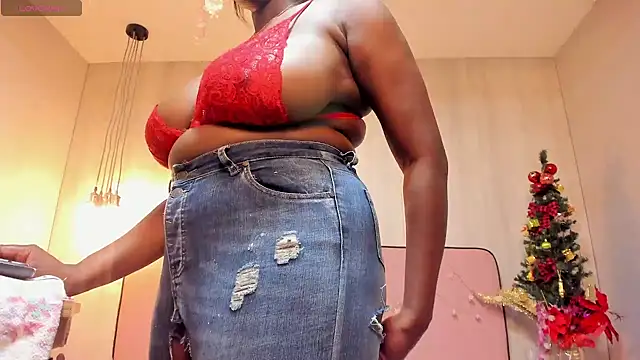 Snapshot of ShairaCoxx chatting on 12/23/24, 01:13 ShairaCoxx online show from 12/23/24, 01:13