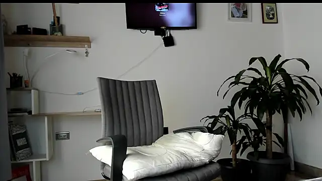 manucute 23  online show from 02/19/26, 03:19