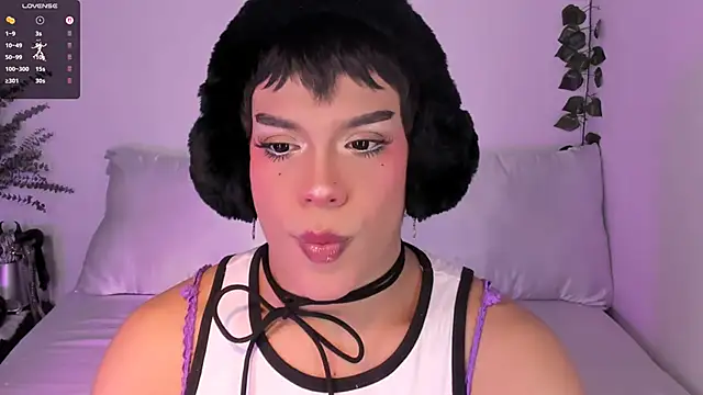 Snapshot of Danigio chatting on 11/25/25, 02:44 Danigio online show from 11/25/25, 02:44