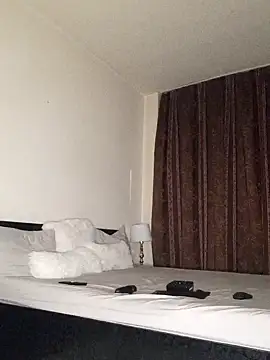 GiseleReine online show from 03/22/25, 05:52