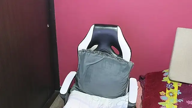 Kaily jonness online show from 09/25/25, 09:35