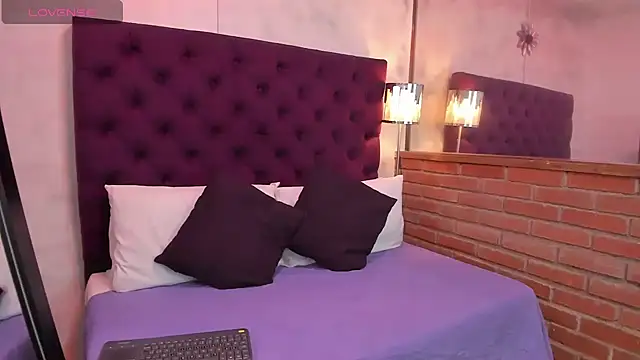 Snapshot of Oriana_Guzman chatting on 12/13/24, 12:17 Oriana Guzman online show from 12/13/24, 12:17