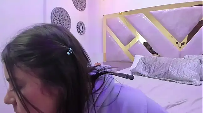 Snapshot of Oriana_Guzman chatting on 12/24/24, 06:50 Oriana Guzman online show from 12/24/24, 06:50