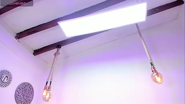 Snapshot of Oriana_Guzman chatting on 12/31/24, 11:42 Oriana Guzman online show from 12/31/24, 11:42