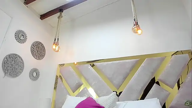 Snapshot of Oriana_Guzman chatting on 01/13/25, 06:38 Oriana Guzman online show from 01/13/25, 06:38