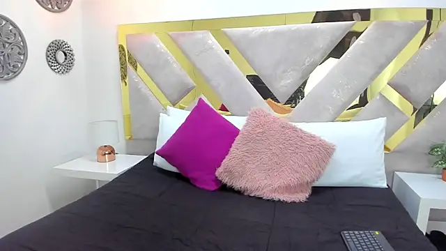 Snapshot of Oriana_Guzman chatting on 02/17/25, 03:09 Oriana Guzman online show from 02/17/25, 03:09