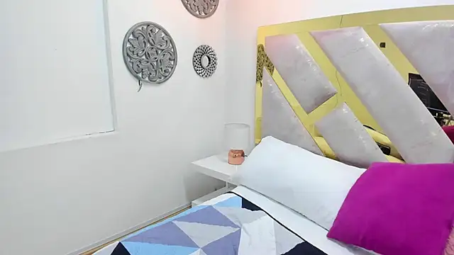 Snapshot of Oriana_Guzman chatting on 02/23/25, 02:57 Oriana Guzman online show from 02/23/25, 02:57