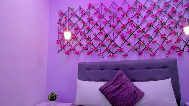 Snapshot of Oriana_Guzman chatting on 03/06/25, 12:30 Oriana Guzman online show from 03/06/25, 12:30