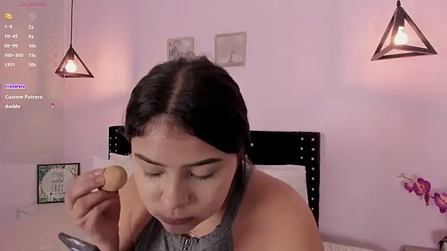 Snapshot of Oriana_Guzman chatting on 09/19/25, 12:45 Oriana Guzman online show from 09/19/25, 12:45