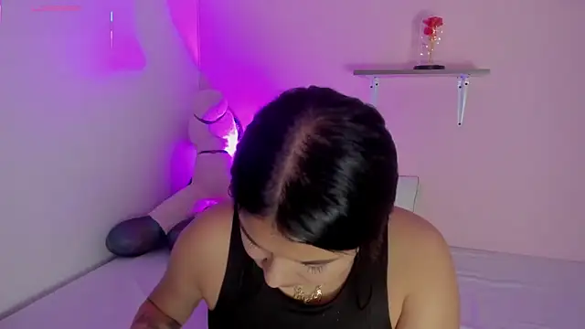 Oriana Guzman online show from 11/11/25, 11:27