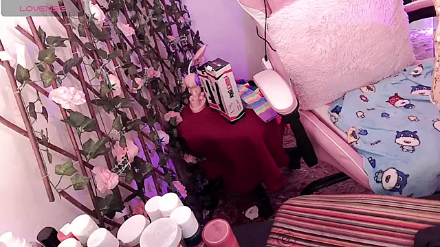 Snapshot of Magic-Smilee chatting on 12/14/24, 02:31 Magic-Smilee online show from 12/14/24, 02:31