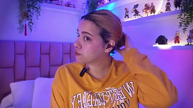 Snapshot of albaismynameX chatting on 12/19/25, 12:12 albaismynameX online show from 12/19/25, 12:12