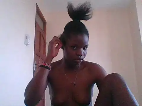 Snapshot of hotgal1112 chatting on 09/17/25, 07:43 hotgal1112 online show from 09/17/25, 07:43