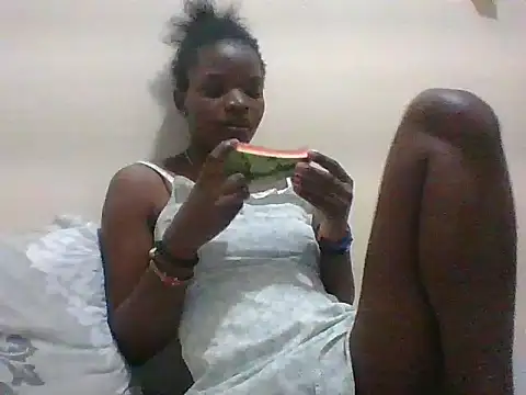 Snapshot of hotgal1112 chatting on 09/17/25, 07:48 hotgal1112 online show from 09/17/25, 07:48