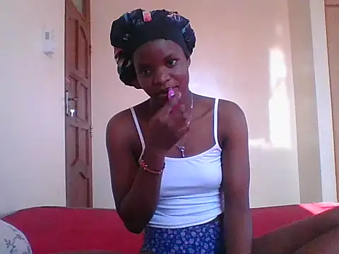 Snapshot of hotgal1112 chatting on 10/01/25, 12:33 hotgal1112 online show from 10/01/25, 12:33