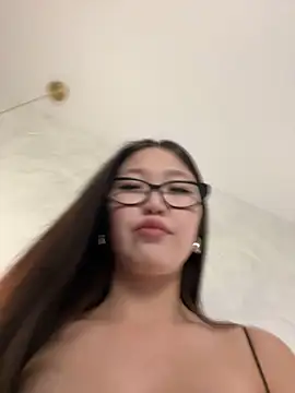 Aiko Yumi online show from 02/25/25, 04:21