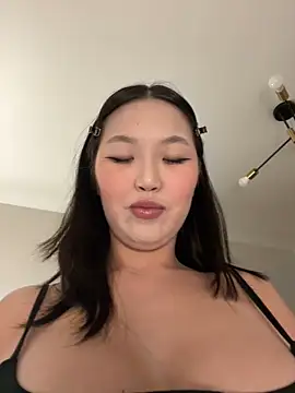 Aiko Yumi online show from 10/17/25, 07:16