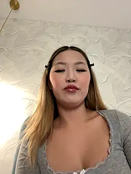 Aiko Yumi online show from 11/28/25, 07:49